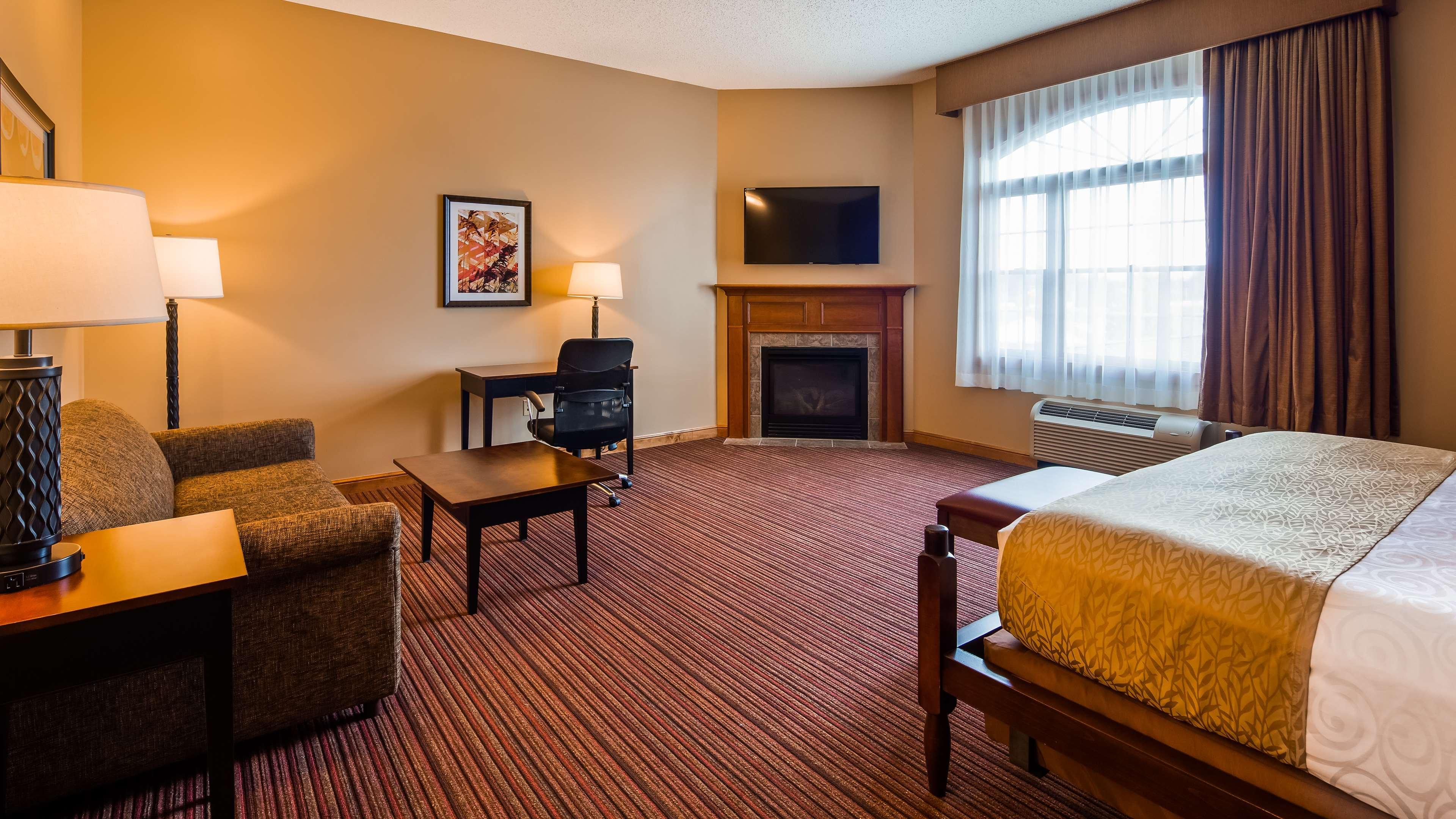 Best Western Plus Dutch Haus Inn And Suites Columbiana Extérieur photo