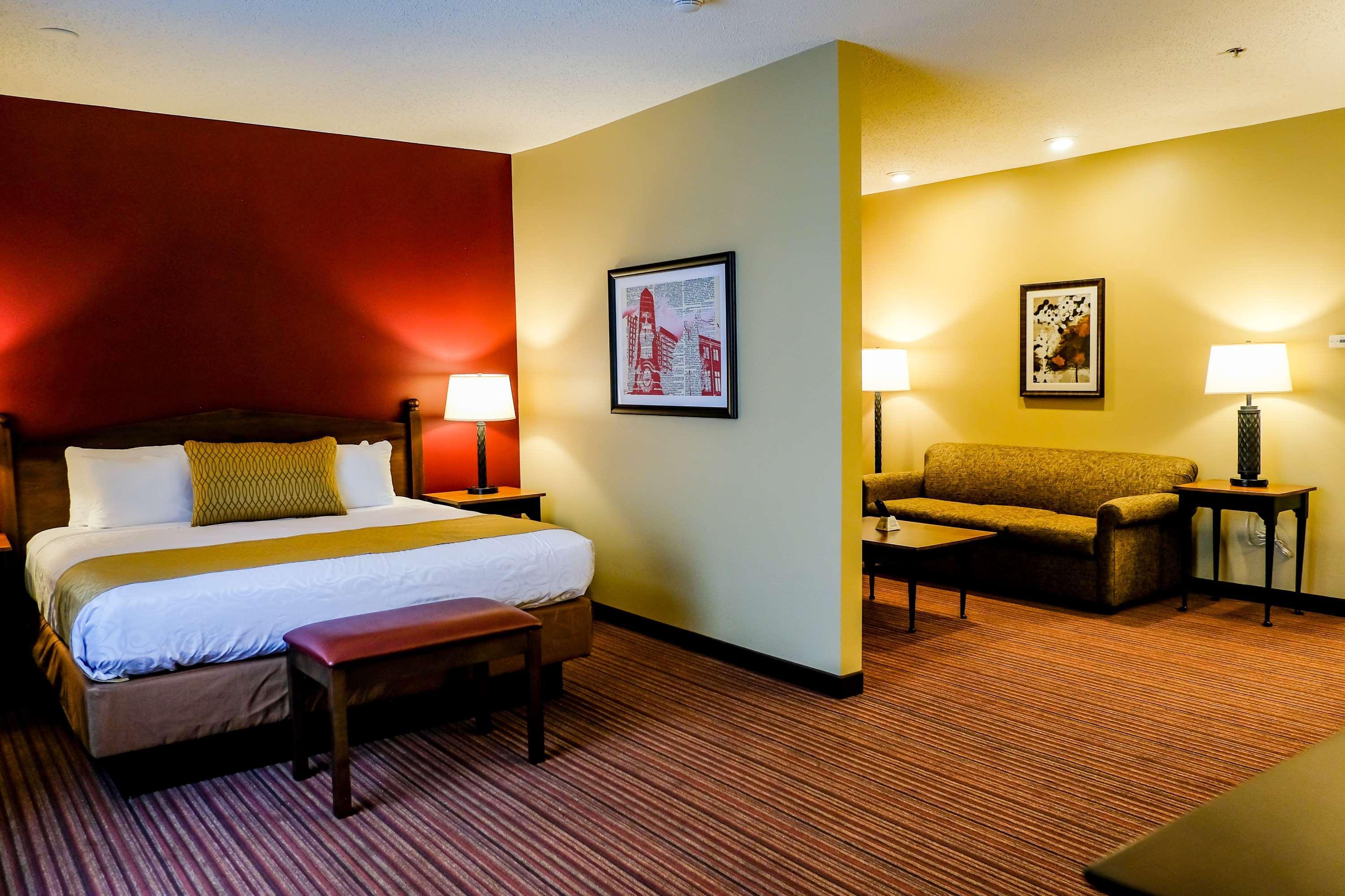 Best Western Plus Dutch Haus Inn And Suites Columbiana Extérieur photo