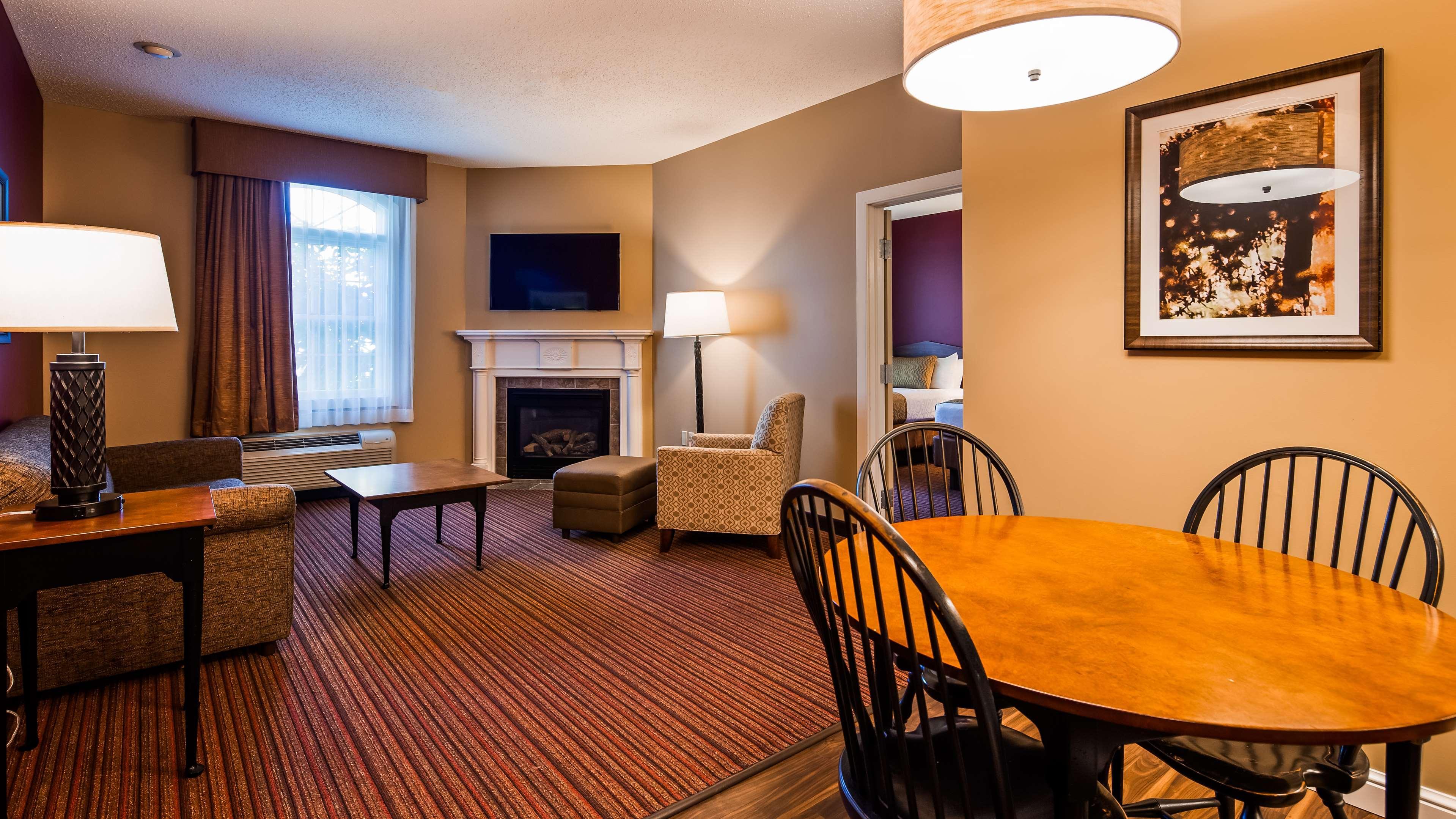 Best Western Plus Dutch Haus Inn And Suites Columbiana Extérieur photo