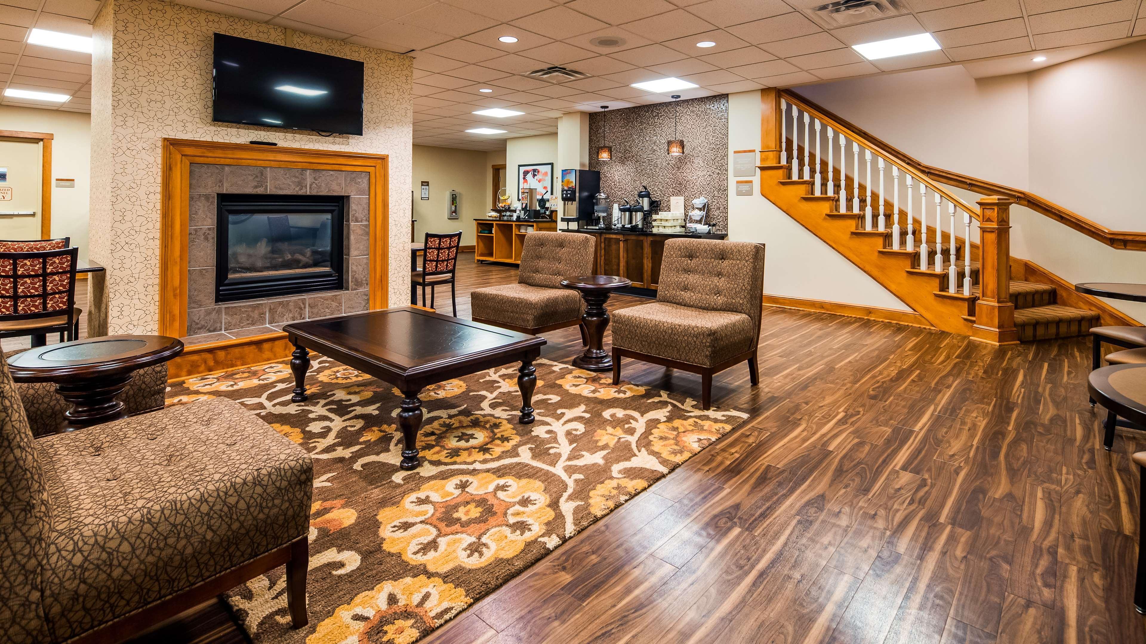 Best Western Plus Dutch Haus Inn And Suites Columbiana Extérieur photo