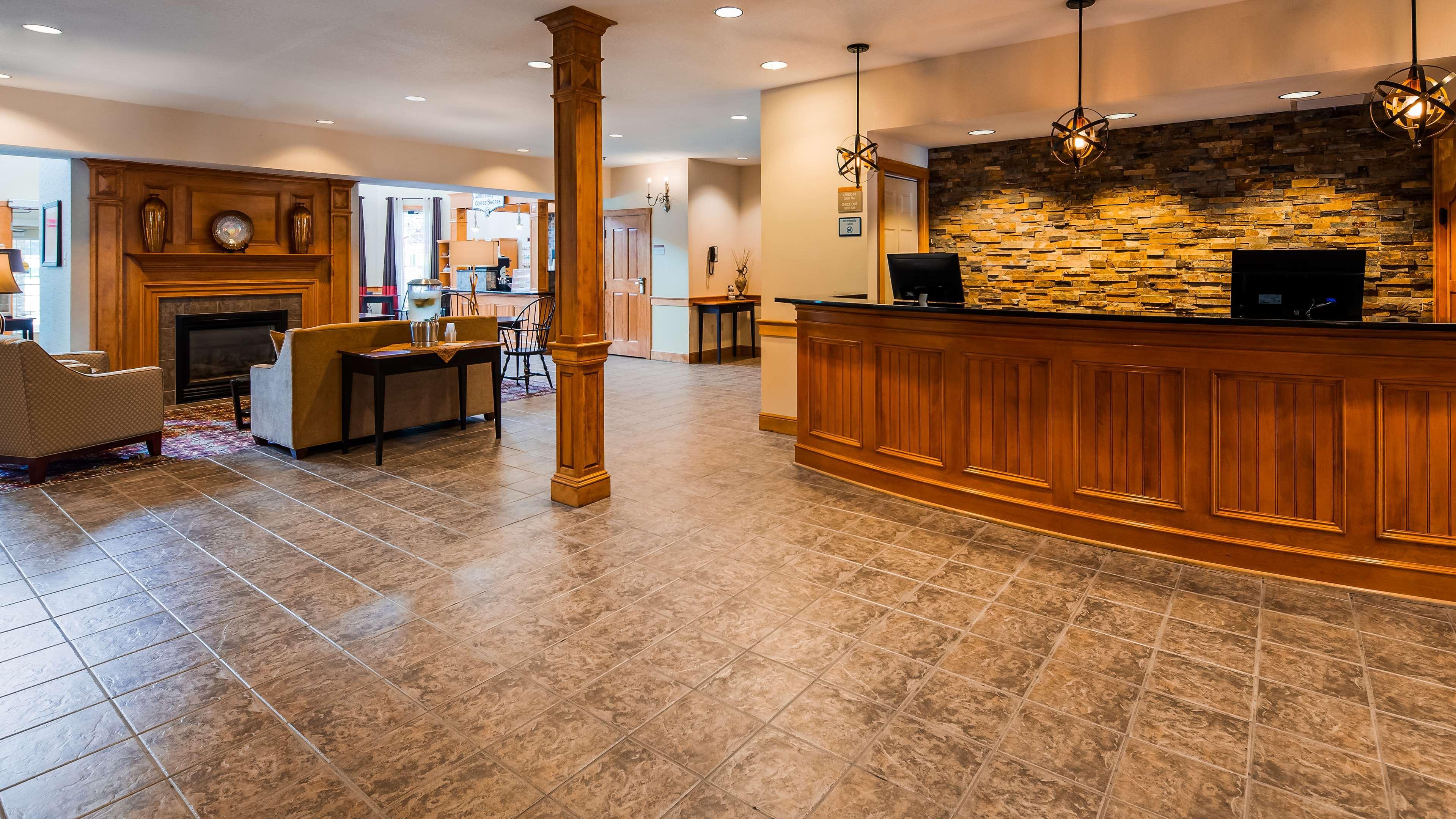 Best Western Plus Dutch Haus Inn And Suites Columbiana Extérieur photo