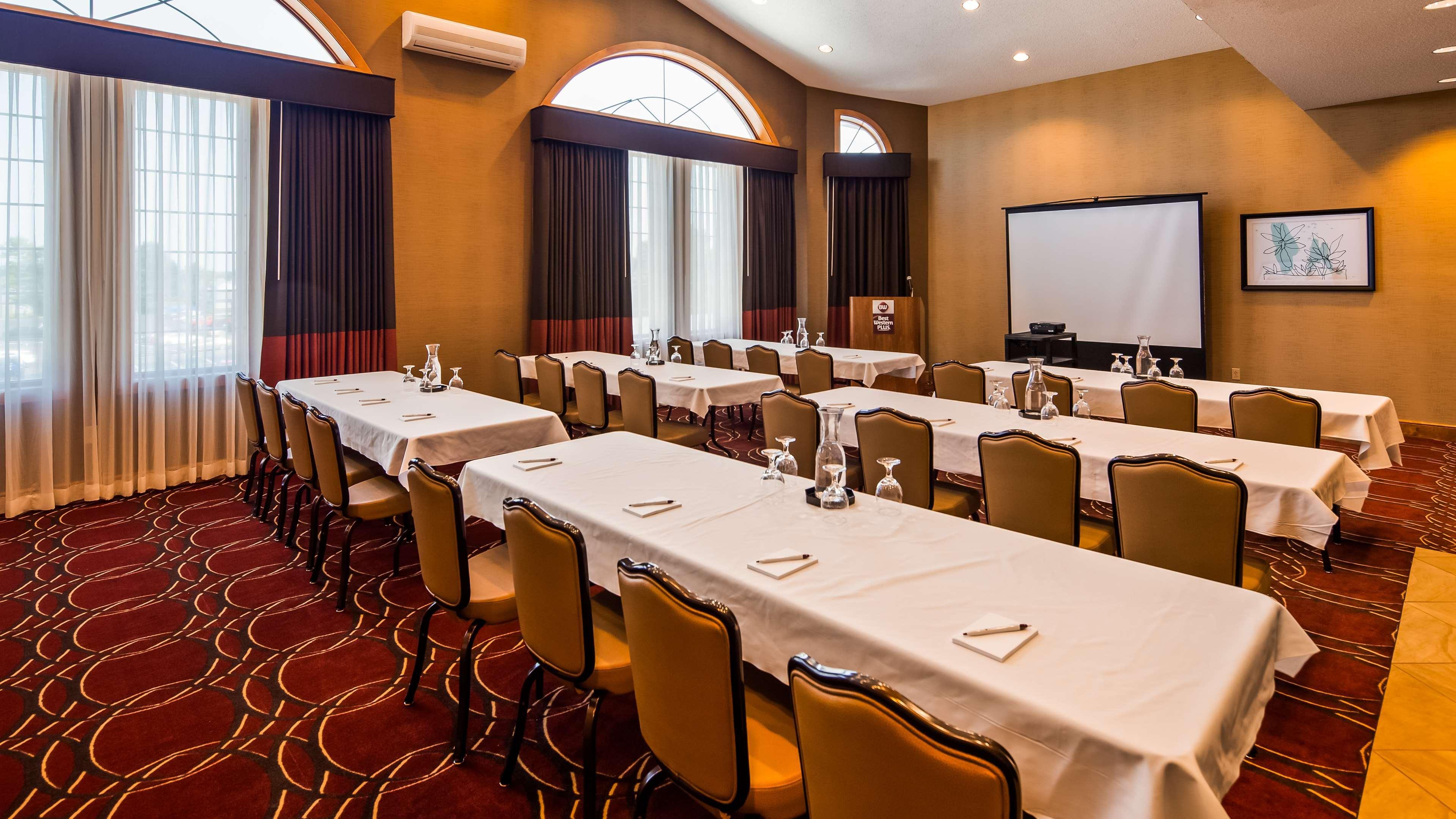 Best Western Plus Dutch Haus Inn And Suites Columbiana Extérieur photo