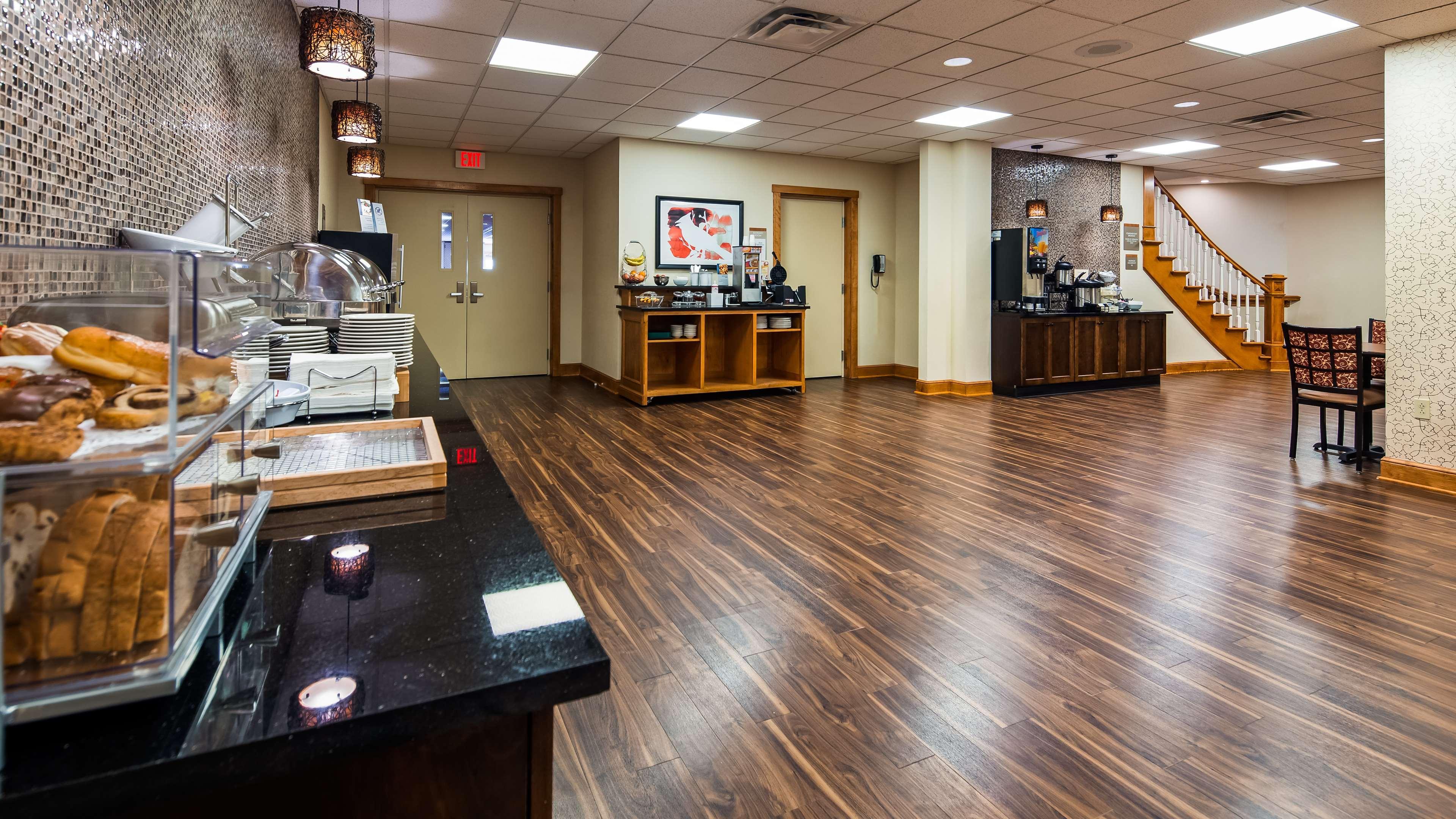Best Western Plus Dutch Haus Inn And Suites Columbiana Extérieur photo