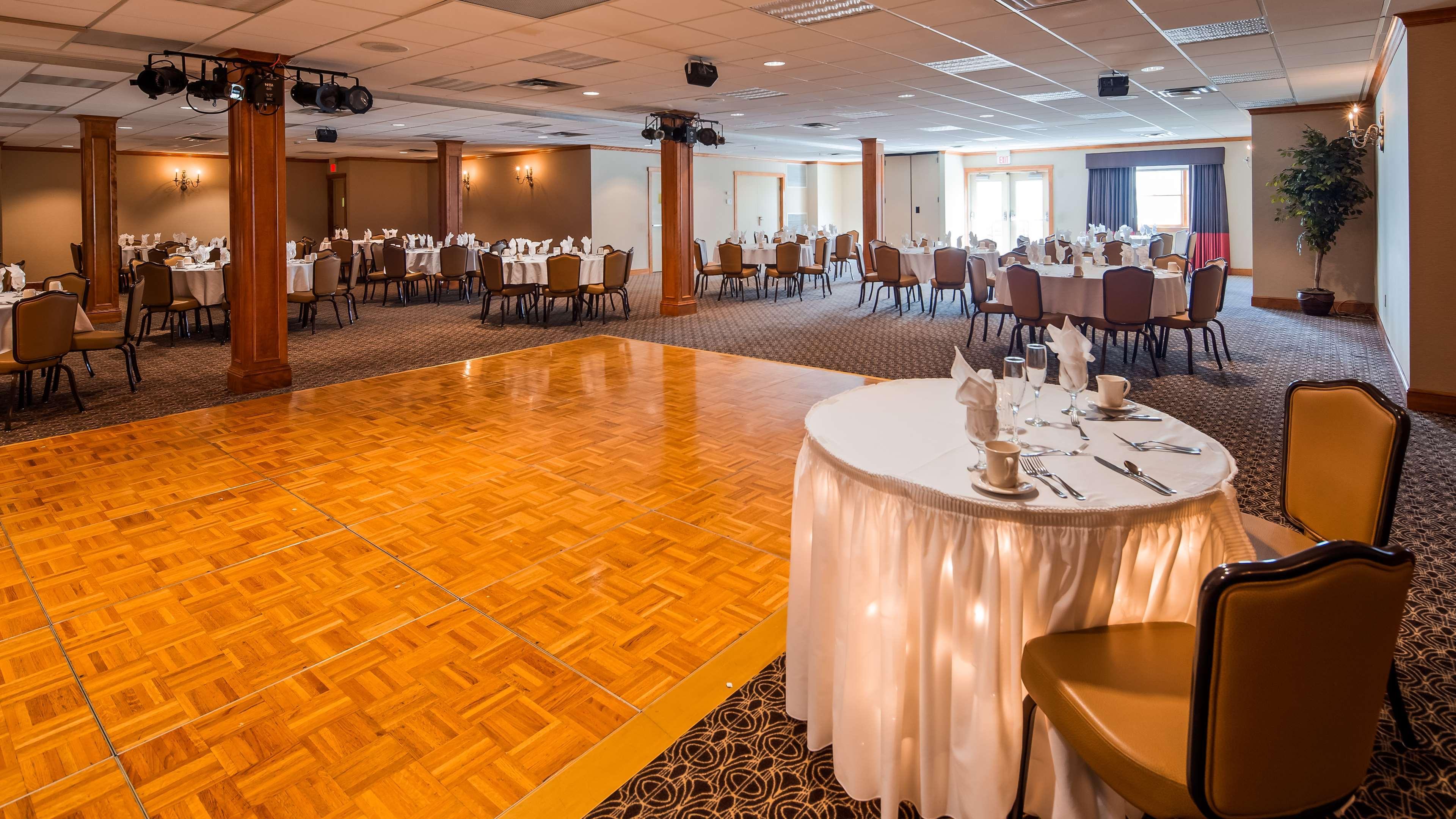 Best Western Plus Dutch Haus Inn And Suites Columbiana Extérieur photo