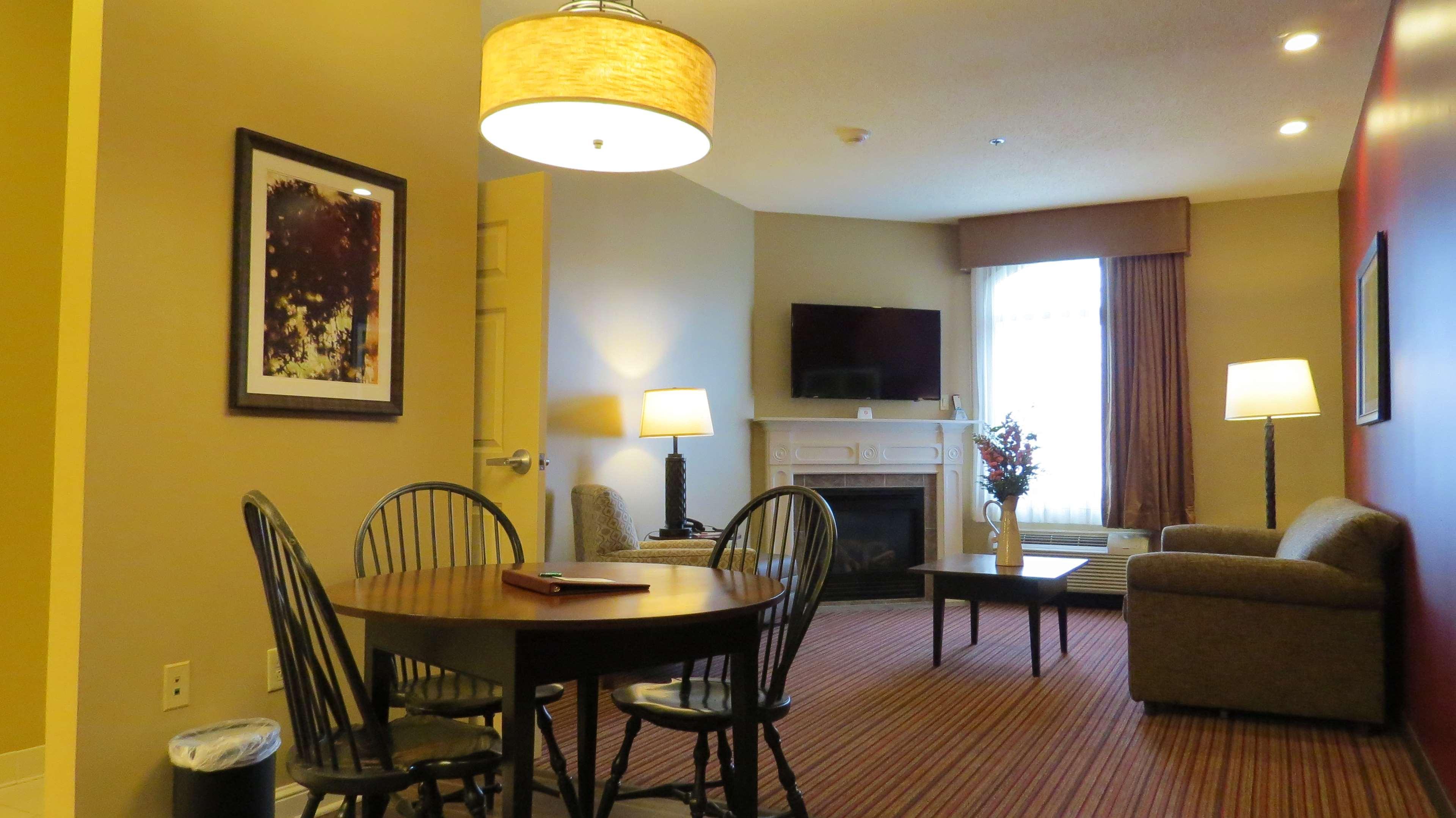 Best Western Plus Dutch Haus Inn And Suites Columbiana Extérieur photo