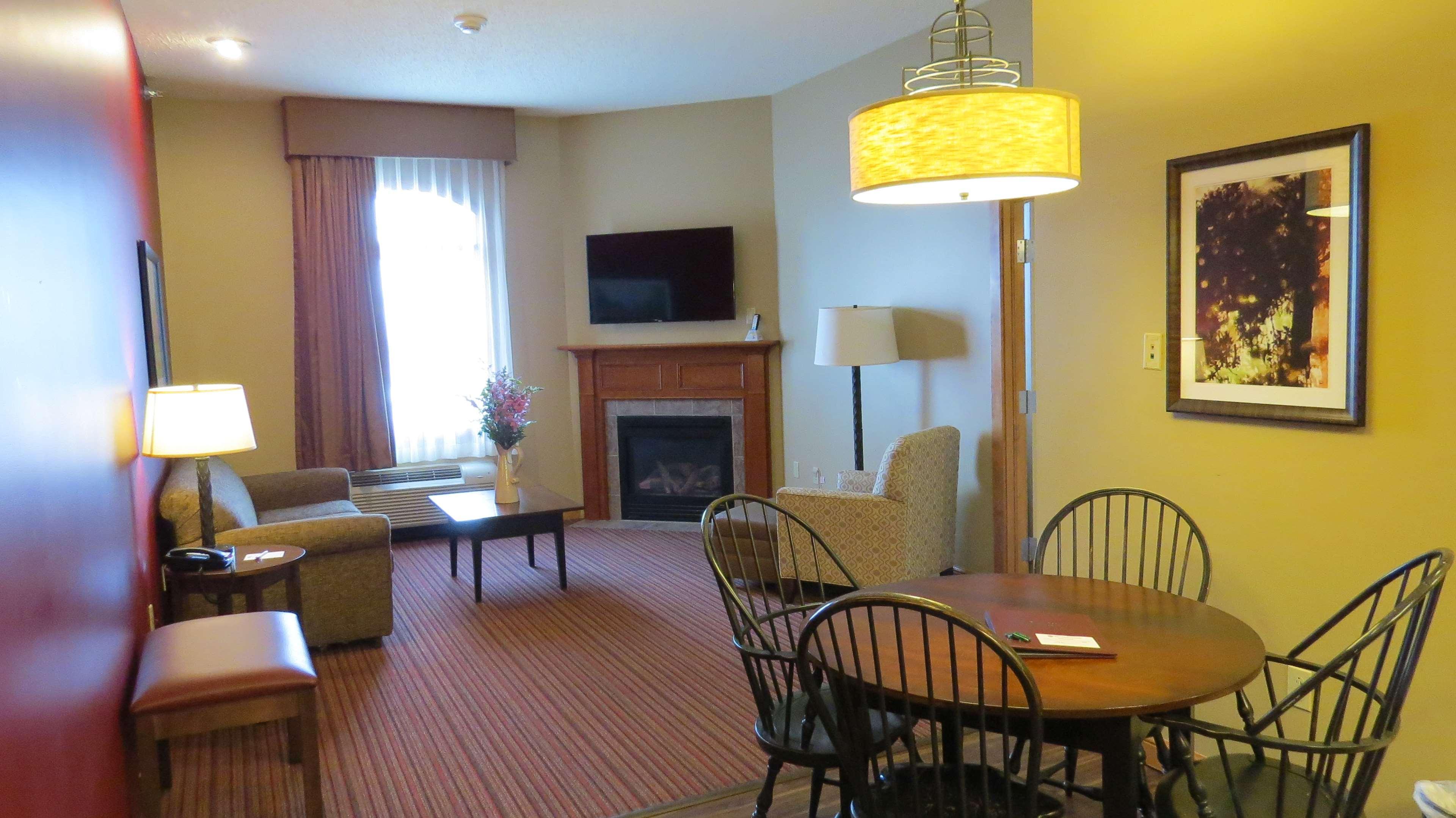 Best Western Plus Dutch Haus Inn And Suites Columbiana Extérieur photo