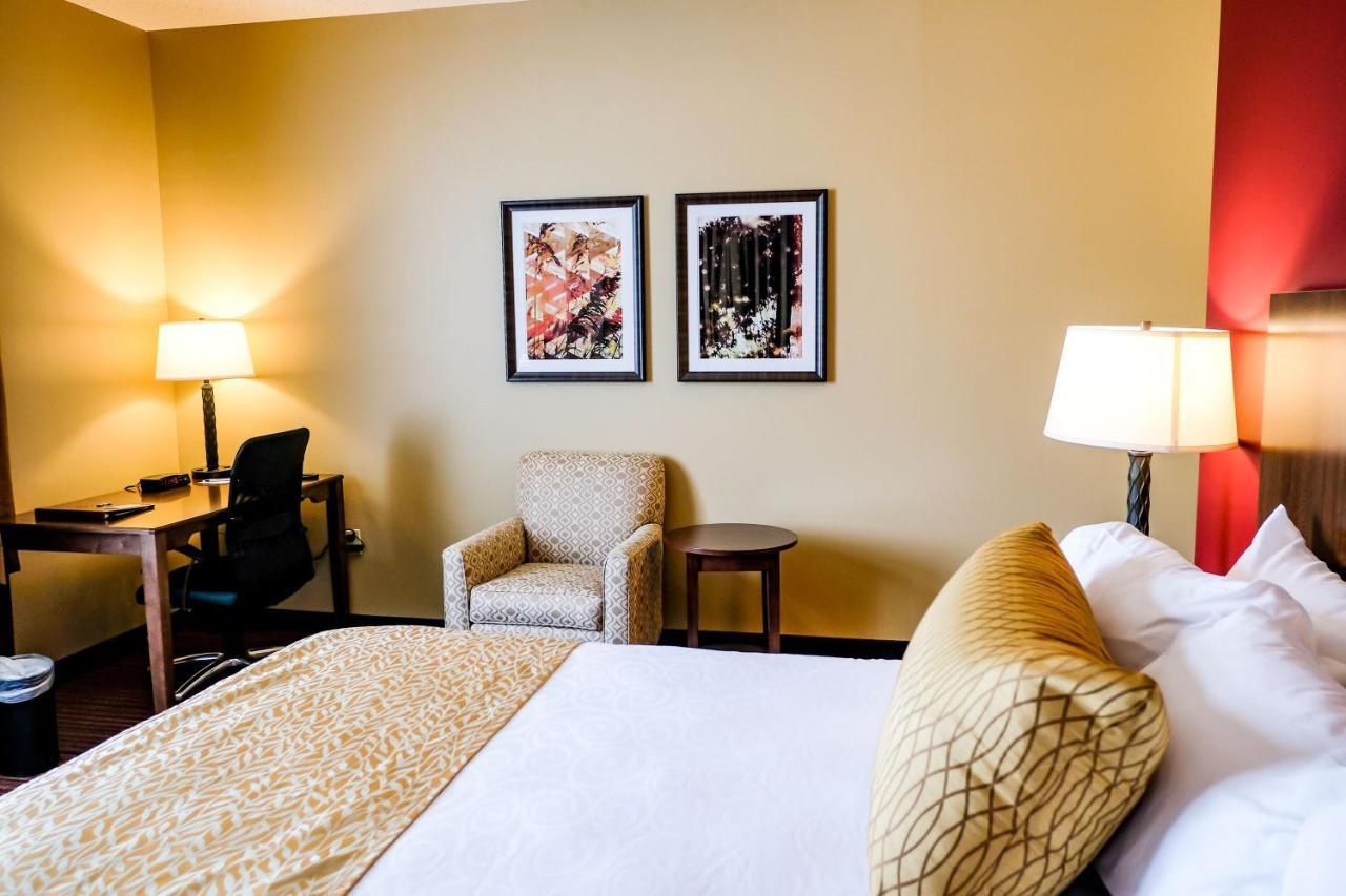 Best Western Plus Dutch Haus Inn And Suites Columbiana Extérieur photo