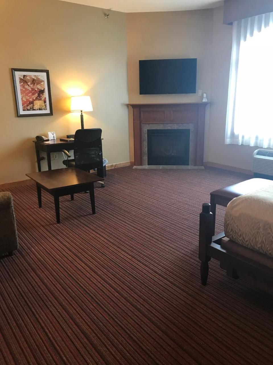 Best Western Plus Dutch Haus Inn And Suites Columbiana Extérieur photo
